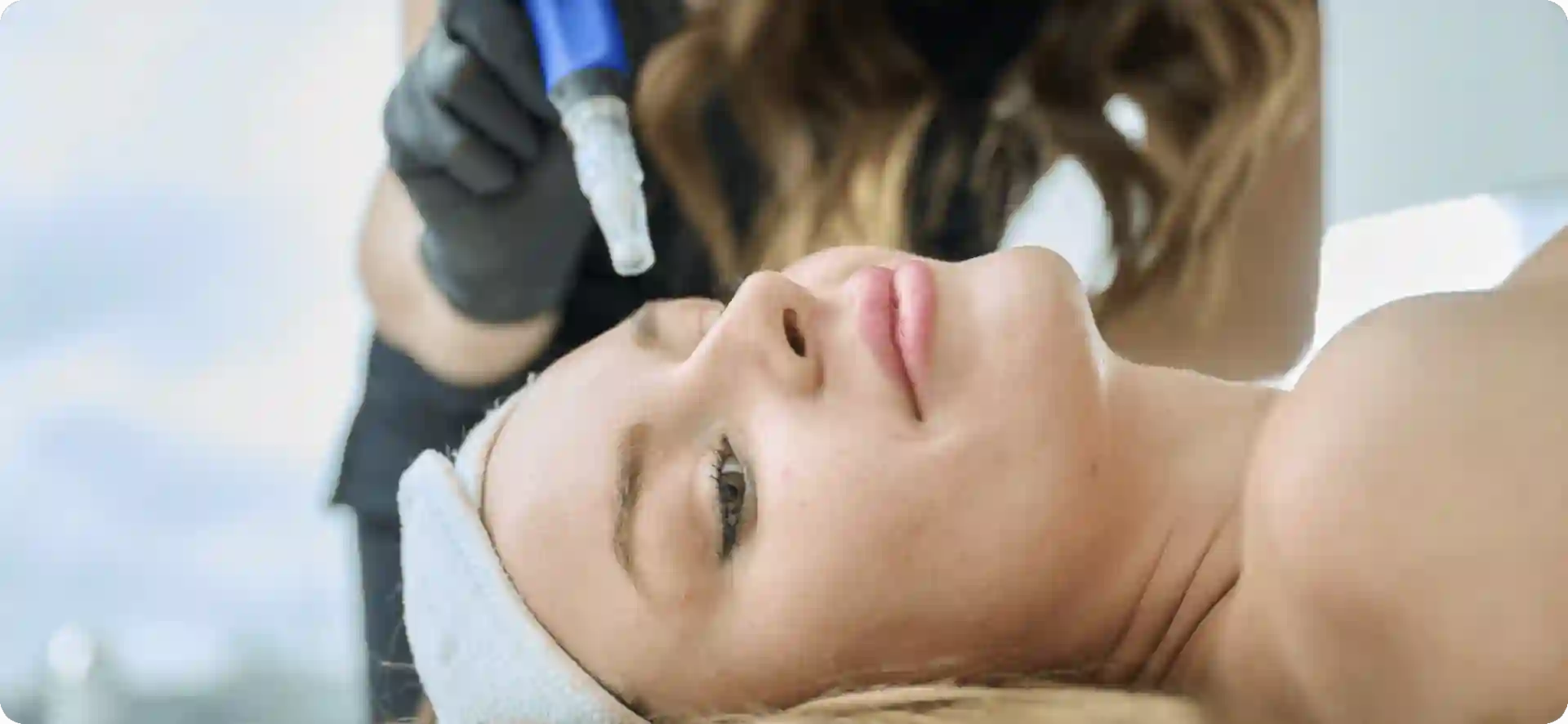 How Do Microneedles Trigger New Collagen and Elastin in Loose Skin Harlow?
